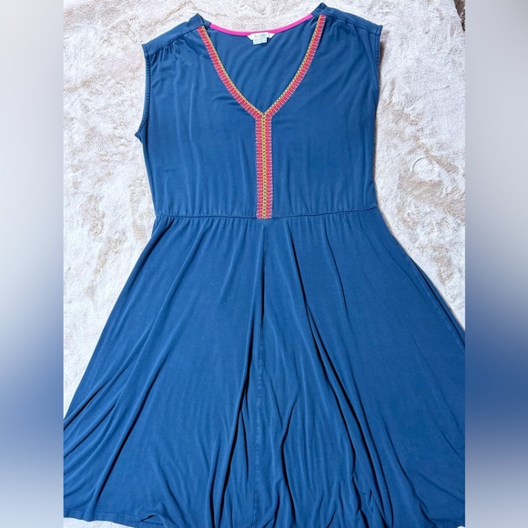 Boden Dresses & Skirts - Boden Navy Embroidered V-Neck Dress 16L